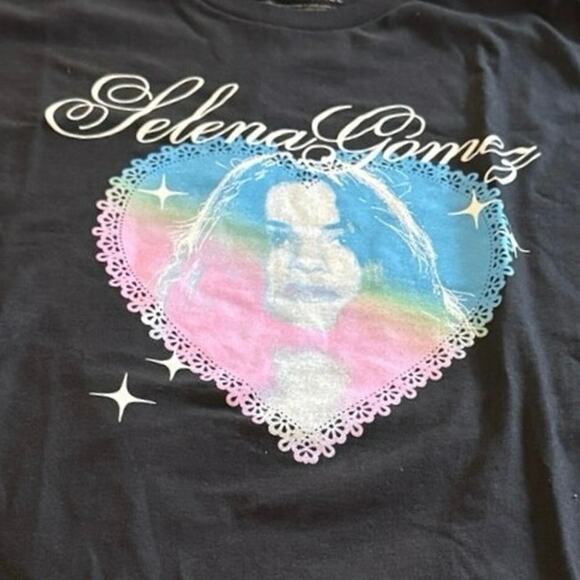 SELENA GOMEZ Gradient Heart Tee in Black, Size XXL New without Tag - Picture 3 of 4